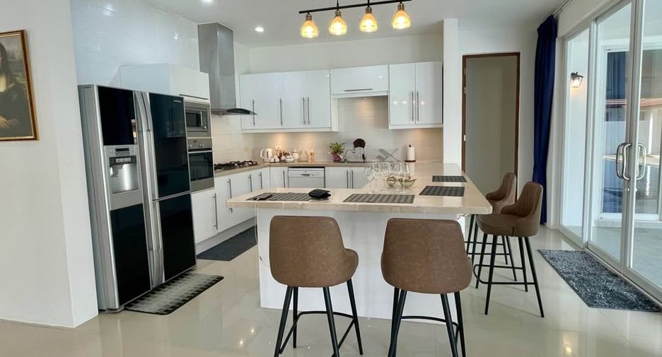For rent 4 bedrooms villa in Bang Lamung, Chonburi