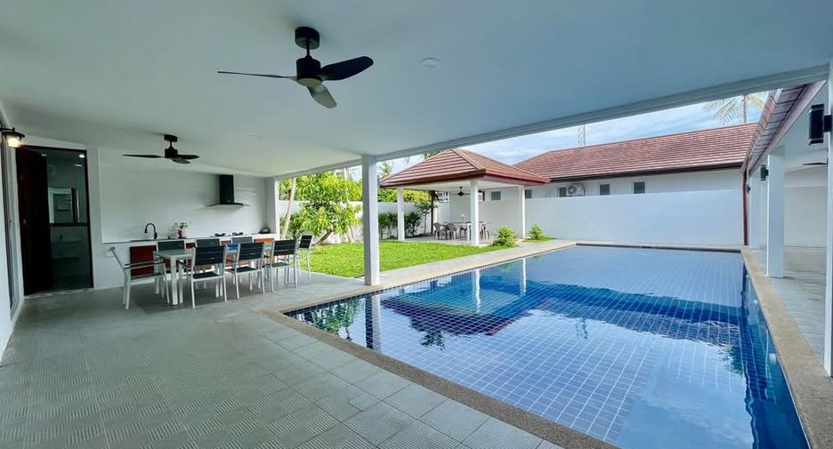 For rent 4 bedrooms villa in Bang Lamung, Chonburi