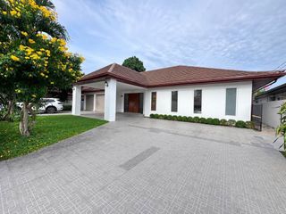 For rent 4 bedrooms villa in Bang Lamung, Chonburi