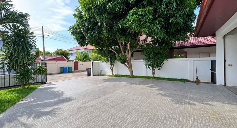 For rent 4 bedrooms villa in Bang Lamung, Chonburi
