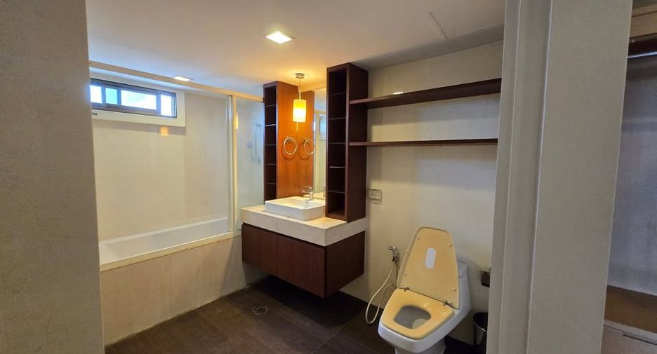 Condo en alquiler de 3 habitaciones en Watthana, Bangkok