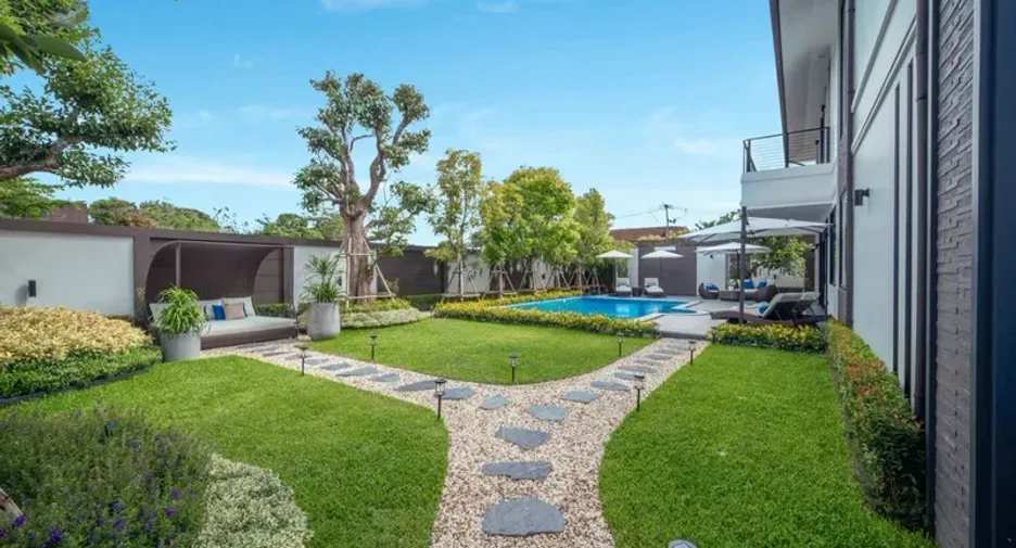 For sale 5 bedrooms villa in Hang Dong, Chiang Mai