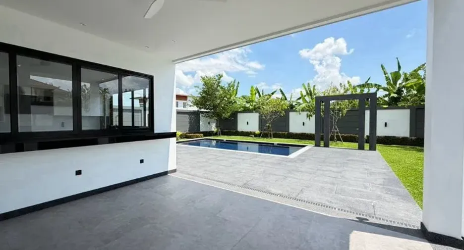 For sale 4 bedrooms villa in Hang Dong, Chiang Mai