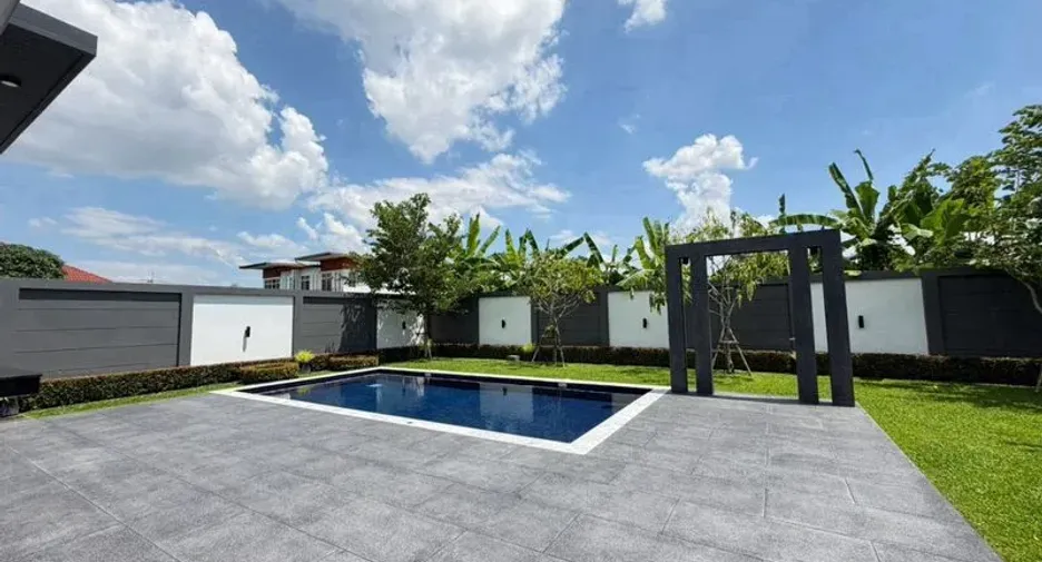 For sale 4 bedrooms villa in Hang Dong, Chiang Mai