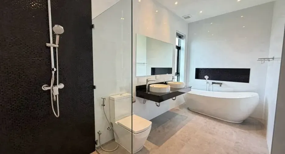 For sale 4 bedrooms villa in Hang Dong, Chiang Mai