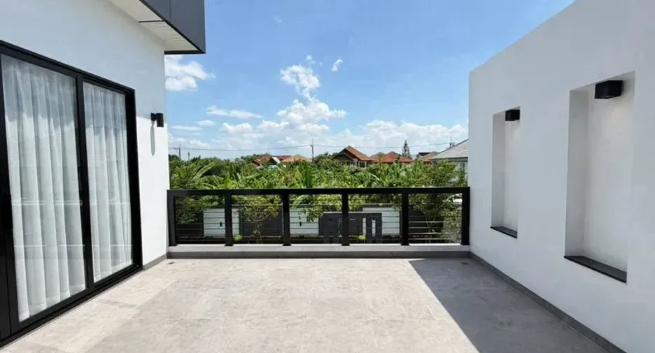 For sale 4 bedrooms villa in Hang Dong, Chiang Mai