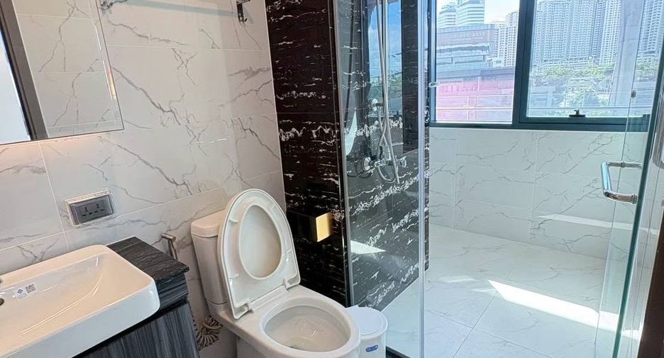 For rent 2 bedrooms condo in Yan Nawa, Bangkok
