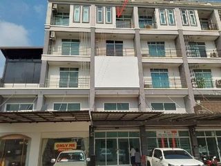 For sale 3 bedrooms retail Space in Khlong Sam Wa, Bangkok
