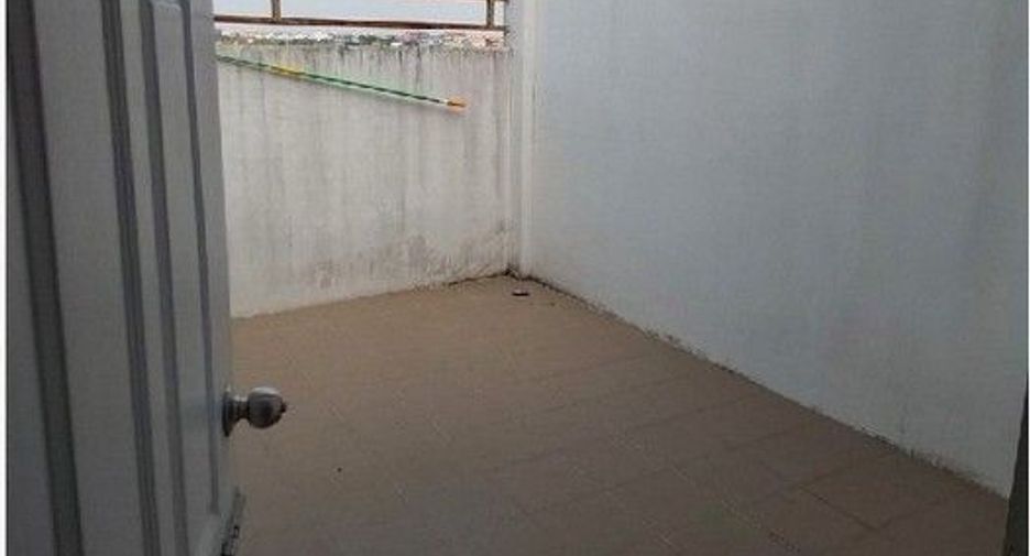 For sale 3 bedrooms retail Space in Khlong Sam Wa, Bangkok