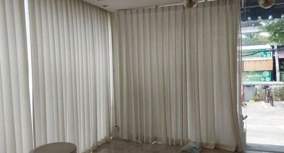 For sale 1 bed retail Space in Wang Thonglang, Bangkok