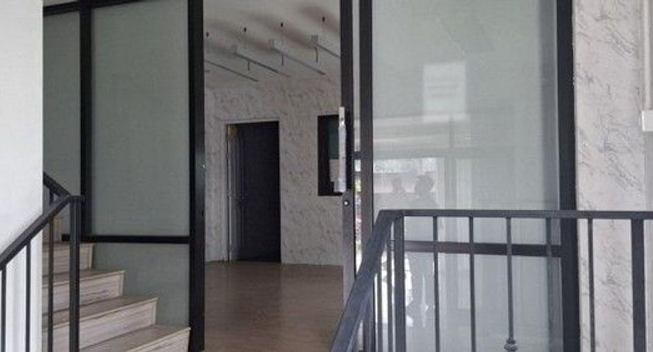 For sale 1 bed retail Space in Wang Thonglang, Bangkok