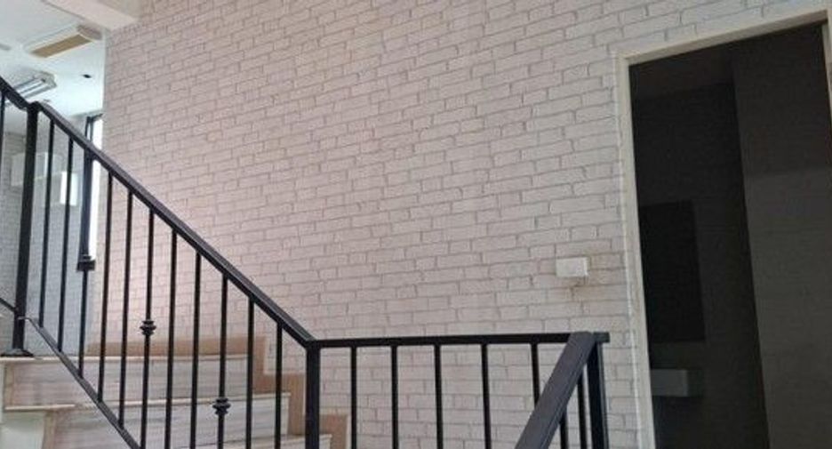 For sale 1 bed retail Space in Wang Thonglang, Bangkok