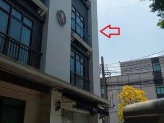 For sale 1 bed retail Space in Wang Thonglang, Bangkok