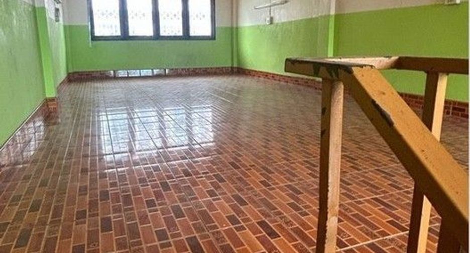 For sale 3 bedrooms retail Space in Nong Khaem, Bangkok
