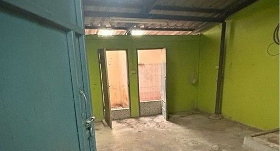 For sale 3 bedrooms retail Space in Nong Khaem, Bangkok