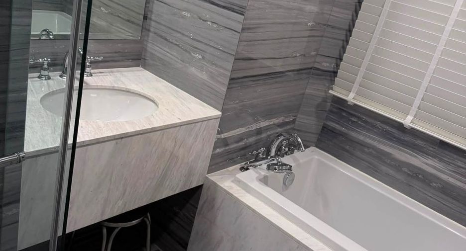 For rent 3 bedrooms condo in Watthana, Bangkok