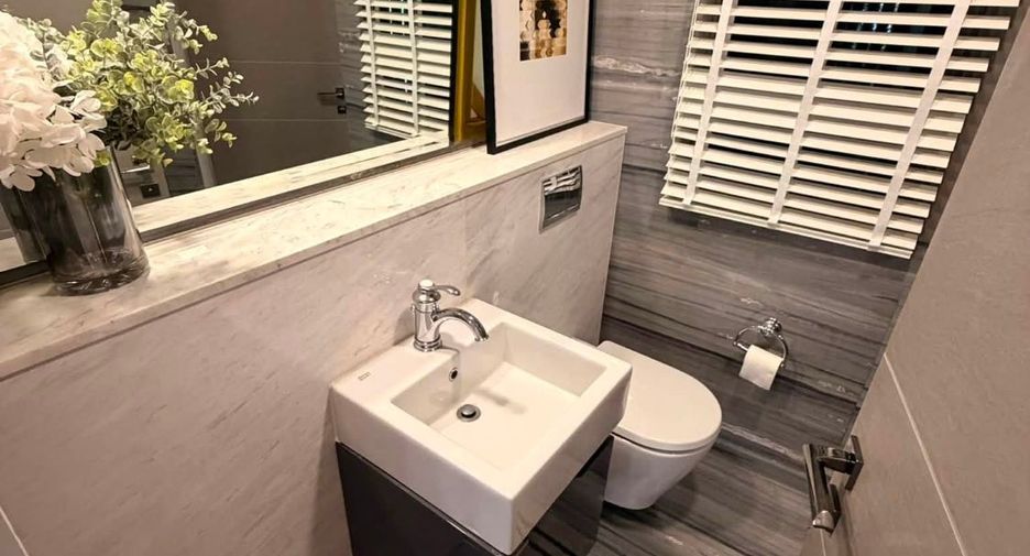 For rent 3 bedrooms condo in Watthana, Bangkok