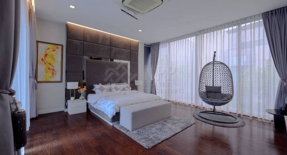 For sale 4 bedrooms house in Wang Thonglang, Bangkok