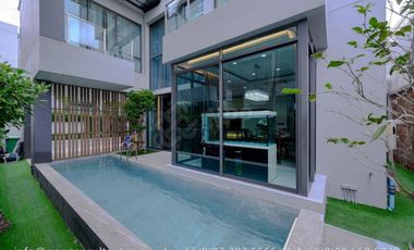 For sale 4 bedrooms house in Wang Thonglang, Bangkok