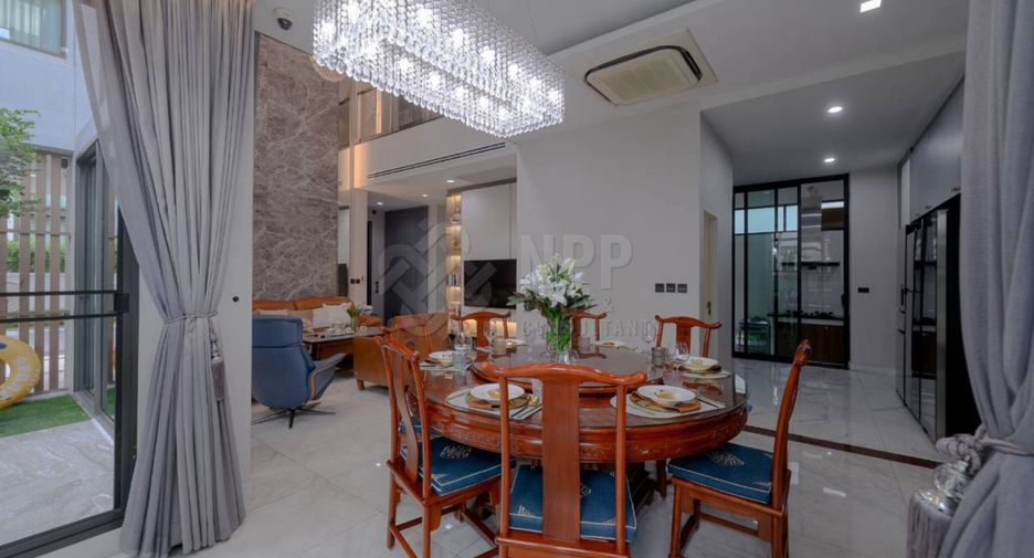 For sale 4 bedrooms house in Wang Thonglang, Bangkok