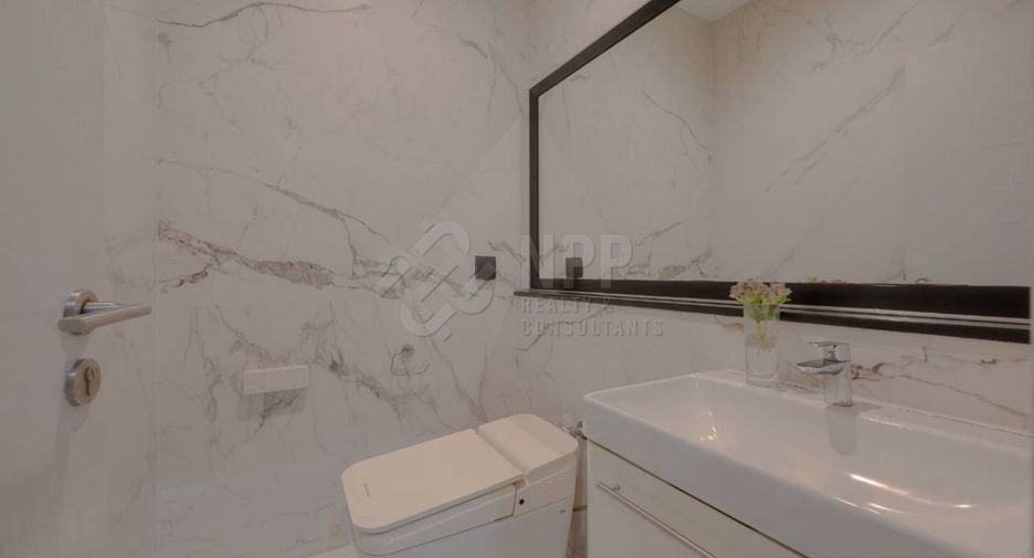 For sale 4 bedrooms house in Wang Thonglang, Bangkok