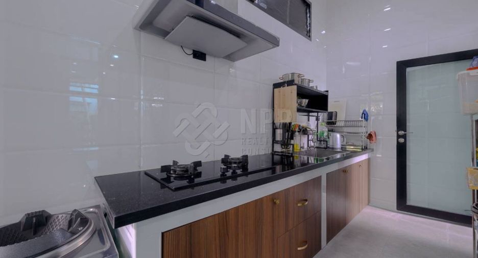 For sale 4 bedrooms house in Wang Thonglang, Bangkok