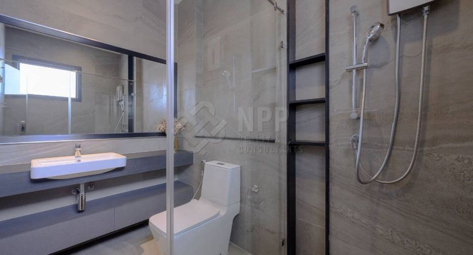 For sale 4 bedrooms house in Wang Thonglang, Bangkok