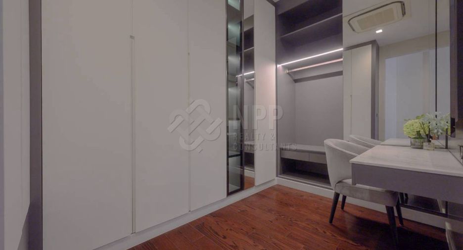 For sale 4 bedrooms house in Wang Thonglang, Bangkok