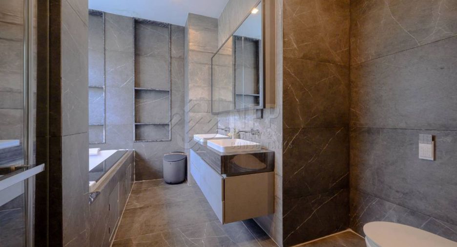 For sale 4 bedrooms house in Wang Thonglang, Bangkok