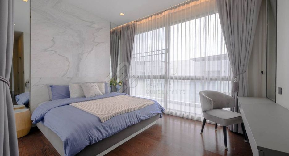 For sale 4 bedrooms house in Wang Thonglang, Bangkok