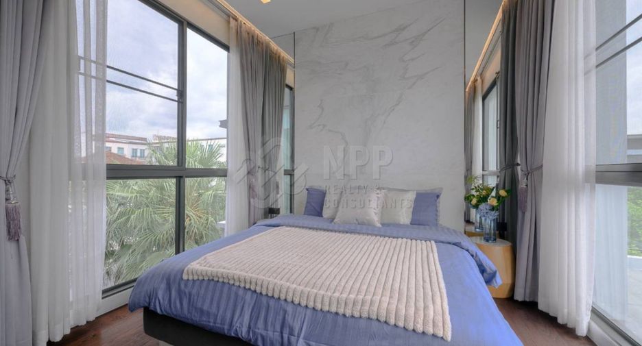 For sale 4 bedrooms house in Wang Thonglang, Bangkok