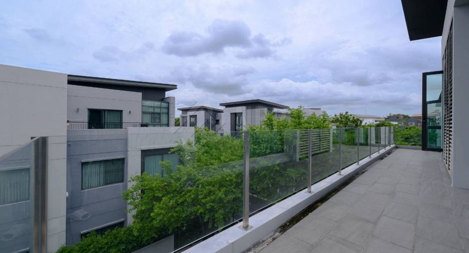 For sale 4 bedrooms house in Wang Thonglang, Bangkok