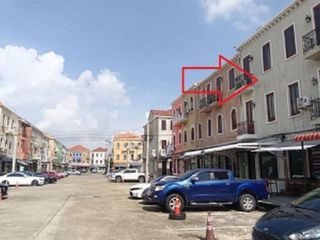 For sale 3 bedrooms retail Space in Bang Khen, Bangkok