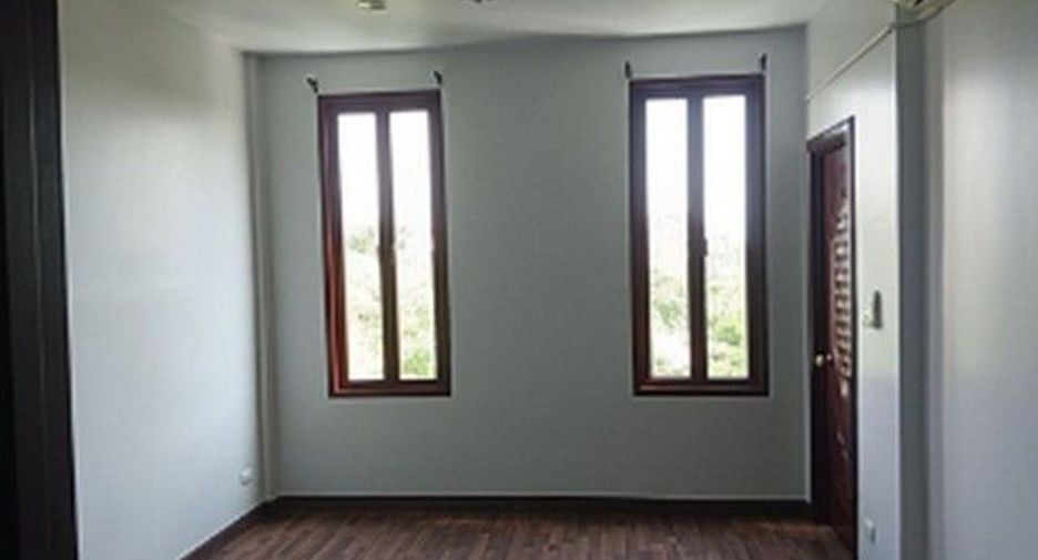 For sale 3 bedrooms retail Space in Bang Khen, Bangkok