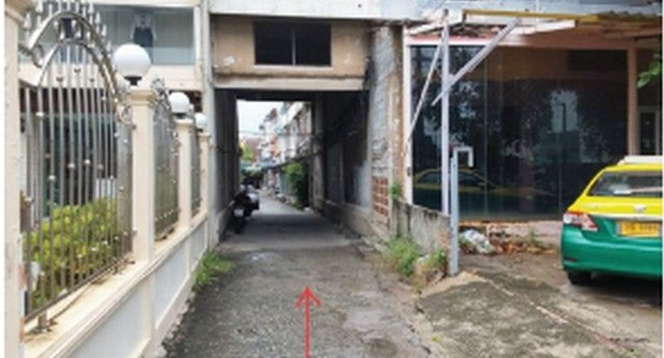 For sale 2 bedrooms retail Space in Bang Phlat, Bangkok
