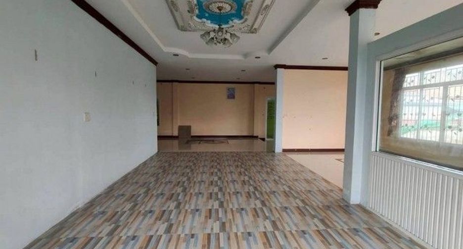Haus zum Kauf mit 1 Zimmer in Ban Bueng, Chonburi