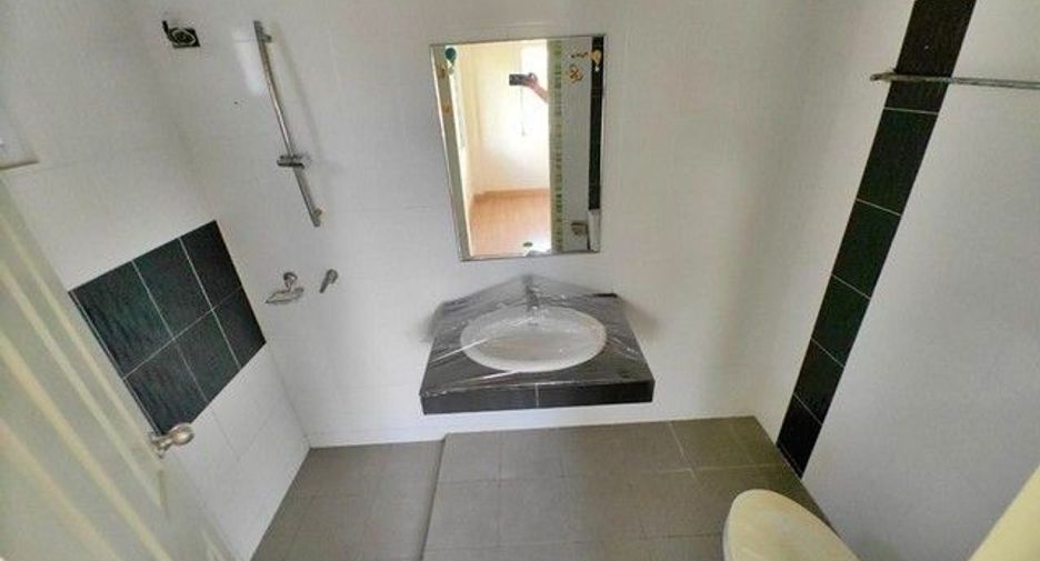 Haus zum Kauf mit 1 Zimmer in Ban Bueng, Chonburi