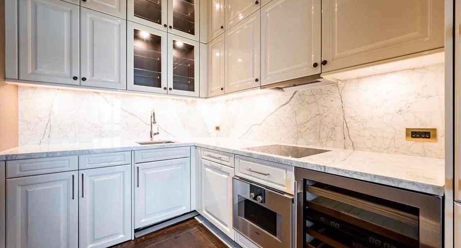 For rent 2 bedrooms condo in Pathum Wan, Bangkok