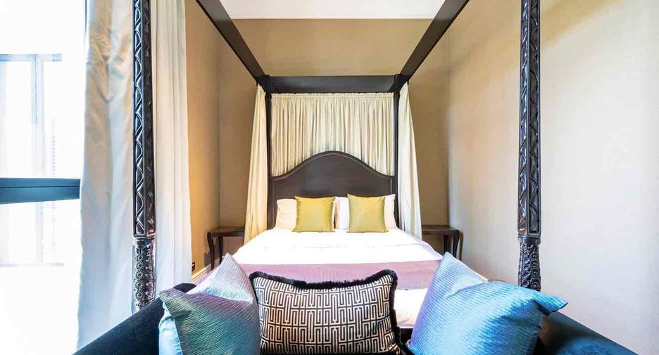For rent 2 bedrooms condo in Pathum Wan, Bangkok