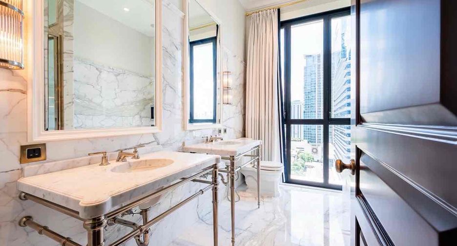 For rent 2 bedrooms condo in Pathum Wan, Bangkok
