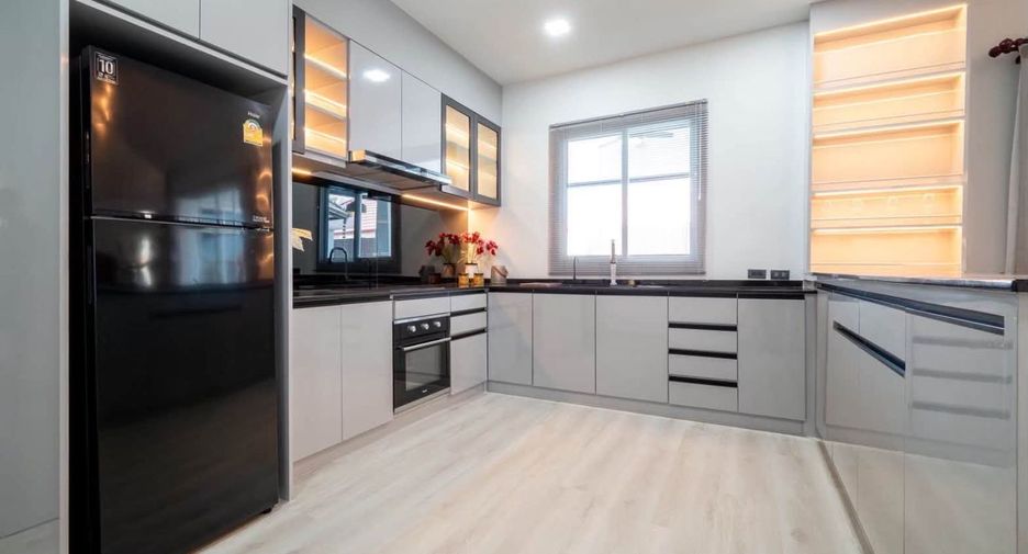 For sale 4 bedrooms villa in Bang Lamung, Chonburi