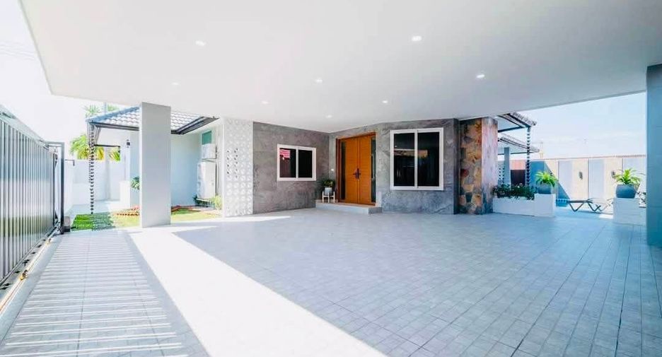 For sale 4 bedrooms villa in Bang Lamung, Chonburi
