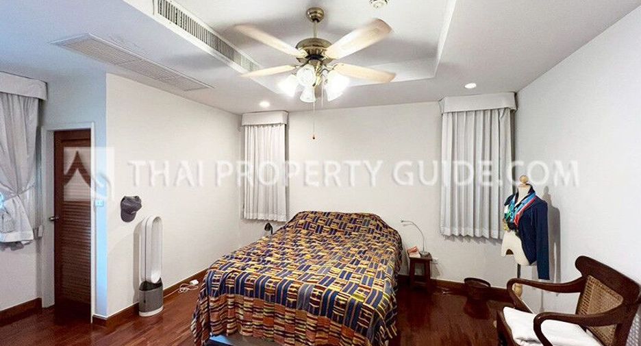 For rent 5 bedrooms house in Pak Kret, Nonthaburi