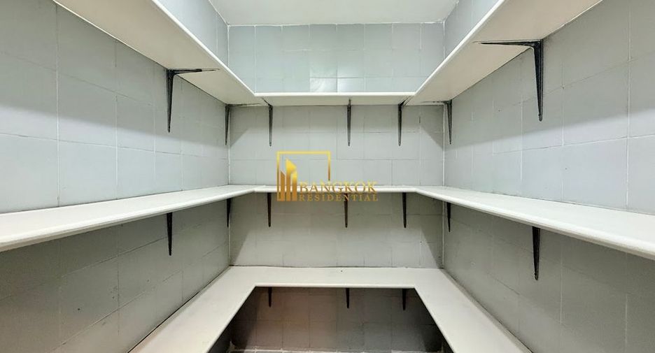 For rent 5 bedrooms apartment in Khlong Toei, Bangkok