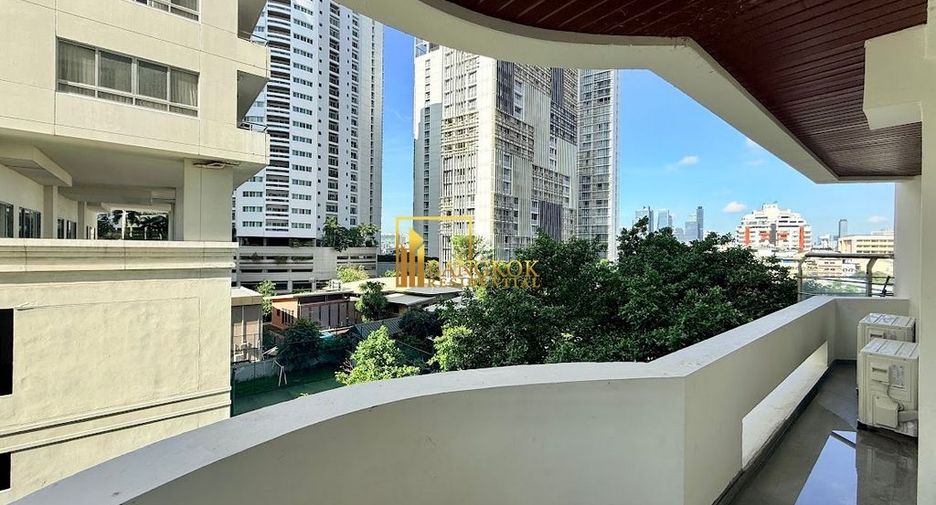 À louer 4 chambres condo à Khlong Toei, Bangkok