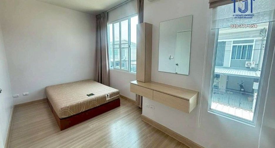 For sale 3 bedrooms townhouse in Sai Mai, Bangkok