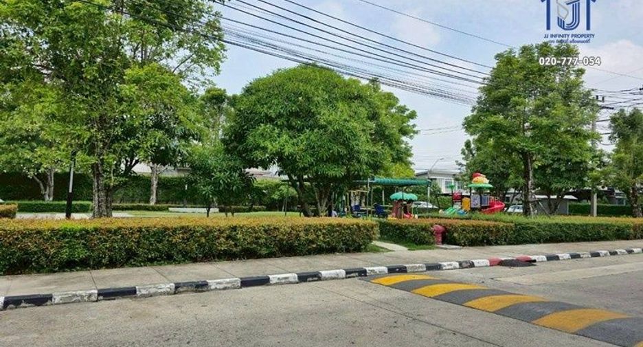 For sale 3 bedrooms townhouse in Sai Mai, Bangkok