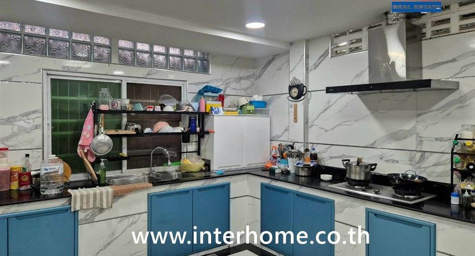 For sale 3 bedrooms retail Space in Bang Bon, Bangkok