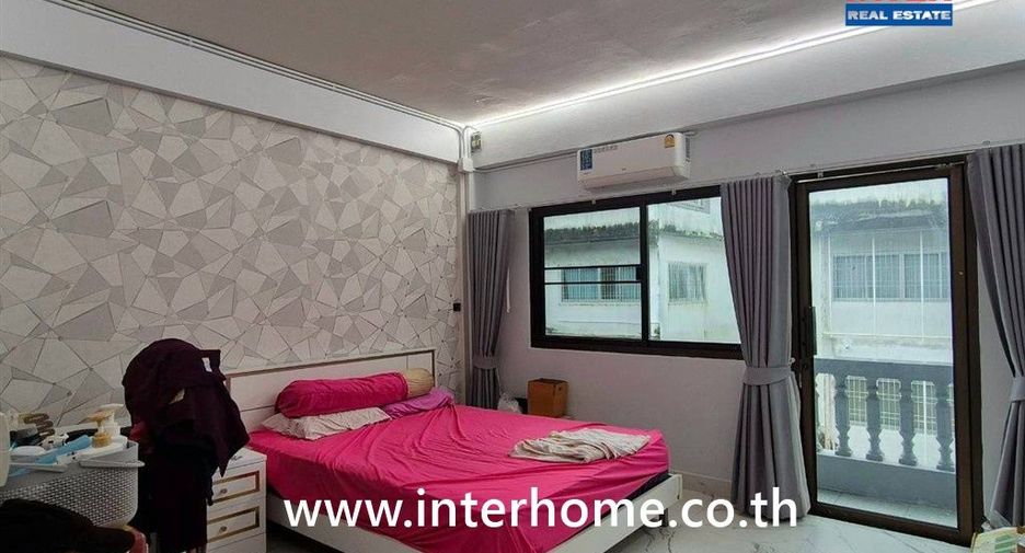 For sale 3 bedrooms retail Space in Bang Bon, Bangkok