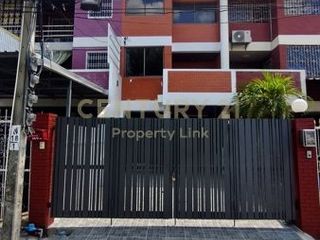 For sale 4 bedrooms townhouse in Din Daeng, Bangkok